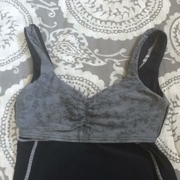 Black lululemon top - Picture 4 of 5